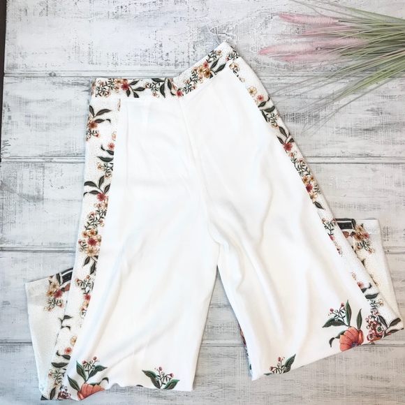 Anthropologie Farm Rio Melila Floral Flared Pants - Picture 3 of 8